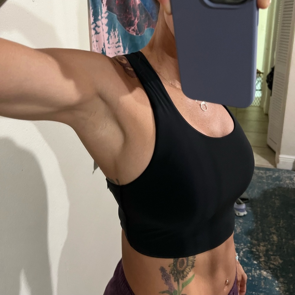 Lululemon / size 2 / black/ sporty top w/ built in sports bra/ racer back